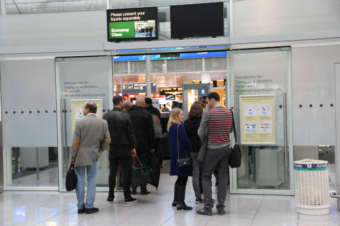Sicherheitskontrolle am Flughafen